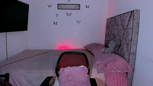 Tania rendon online show from December 1, 2025, 9:36 am