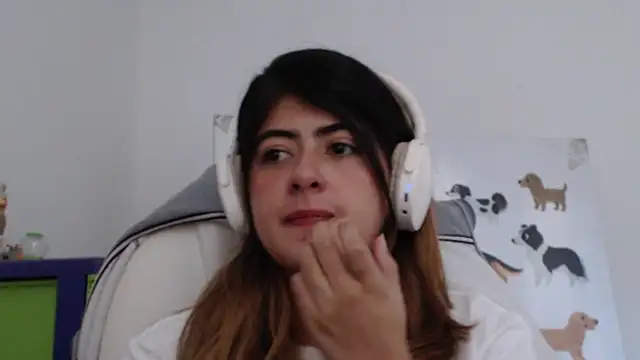 skyler1195 online show from March 10, 2025, 9:40 pm