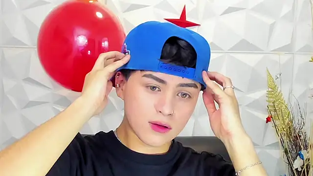 Snapshot of Sam_Daves chatting on December 16, 2025, 12:54 pm Sam Daves online show from December 16, 2025, 12:54 pm