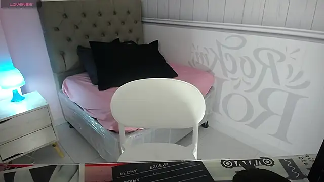 Tania Duque online show from March 20, 2025, 1:26 pm