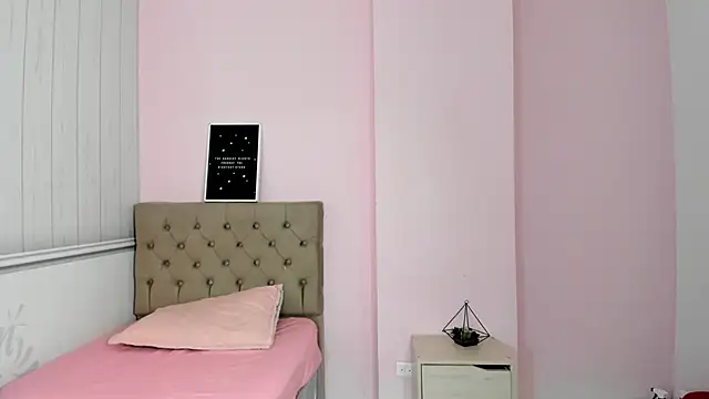 Tania Duque online show from November 24, 2025, 1:33 pm