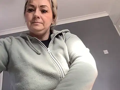 GoldenSquirter online show from March 13, 2025, 10:47 am