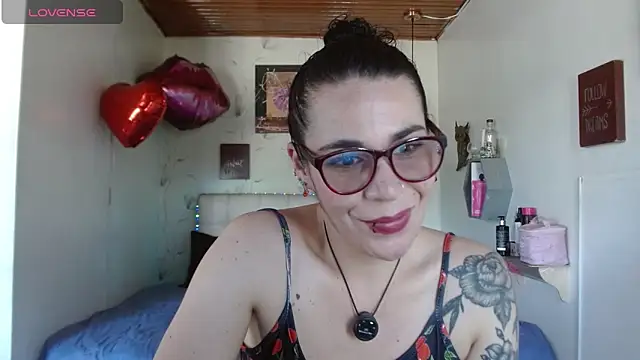 Snapshot of mia_velvet1 chatting on April 26, 2026, 3:21 pm mia velvet1 online show from April 26, 2026, 3:21 pm