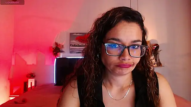 Rose Thompson1 online show from November 6, 2025, 1:34 pm