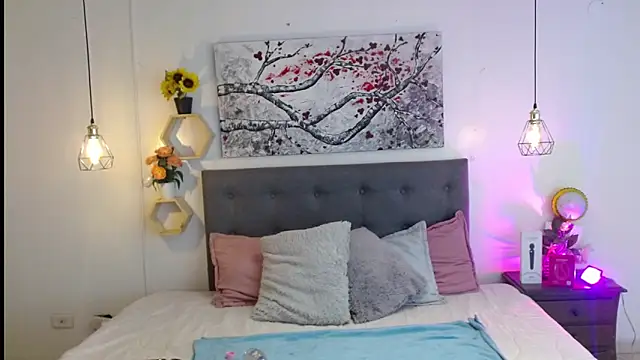 Rose Thompson1 online show from December 5, 2025, 1:42 pm