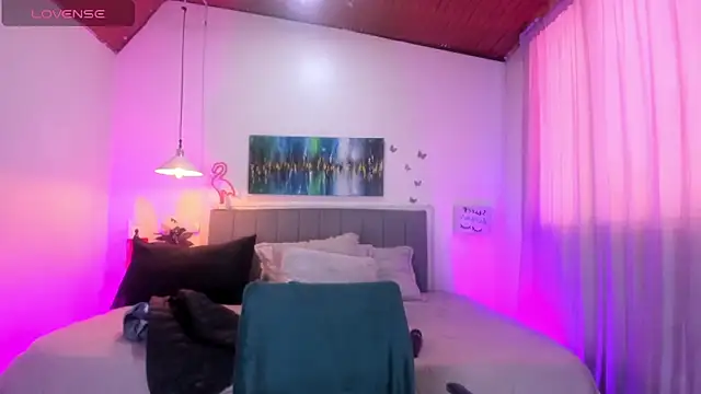 Rose Thompson1 online show from April 18, 2026, 1:26 pm