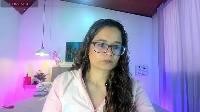 Rose Thompson1 online show from April 19, 2026, 1:43 pm