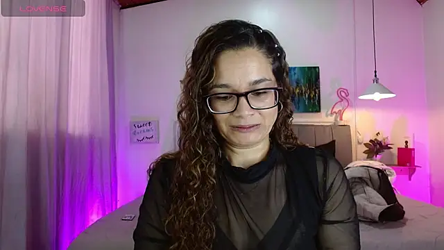 Rose Thompson1 online show from April 20, 2026, 1:14 pm