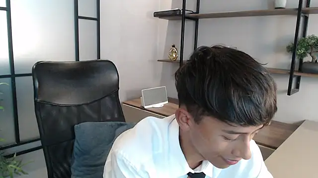 labrinthteasing online show from March 17, 2025, 11:21 pm