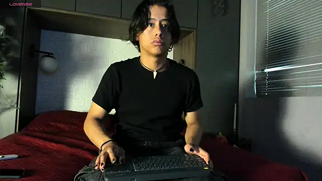 labrinthteasing online show from October 27, 2025, 2:32 pm