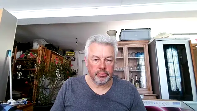 Snapshot of Berg_Boy chatting on March 11, 2025, 11:23 am Berg Boy online show from March 11, 2025, 11:23 am