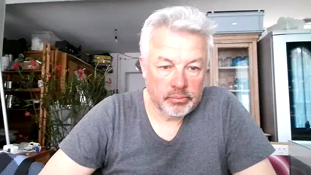 Snapshot of Berg_Boy chatting on March 12, 2025, 12:04 pm Berg Boy online show from March 12, 2025, 12:04 pm