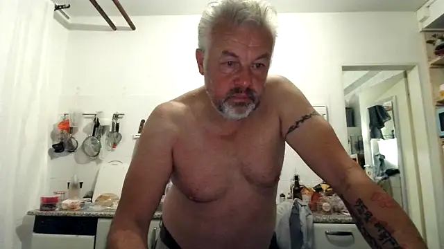 Snapshot of Berg_Boy chatting on September 16, 2025, 3:51 am Berg Boy online show from September 16, 2025, 3:51 am