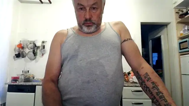 Snapshot of Berg_Boy chatting on September 16, 2025, 5:25 pm Berg Boy online show from September 16, 2025, 5:25 pm