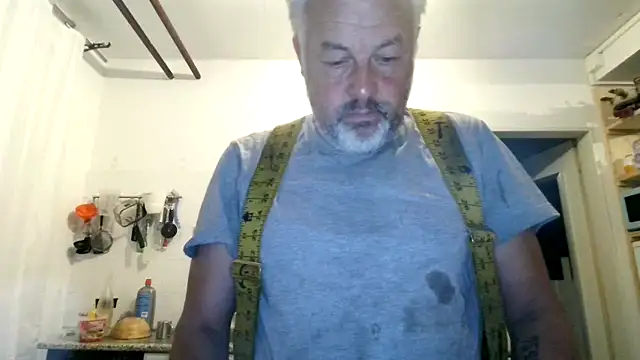 Snapshot of Berg_Boy chatting on September 23, 2025, 4:04 am Berg Boy online show from September 23, 2025, 4:04 am