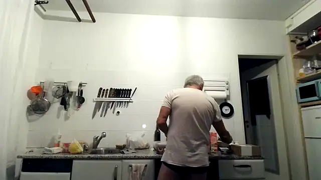 Snapshot of Berg_Boy chatting on October 17, 2025, 4:15 am Berg Boy online show from October 17, 2025, 4:15 am