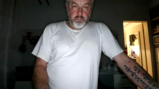 Snapshot of Berg_Boy chatting on October 28, 2025, 4:38 am Berg Boy online show from October 28, 2025, 4:38 am