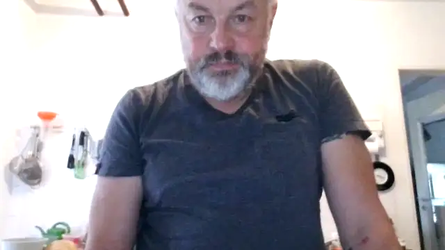 Snapshot of Berg_Boy chatting on November 2, 2025, 8:17 am Berg Boy online show from November 2, 2025, 8:17 am