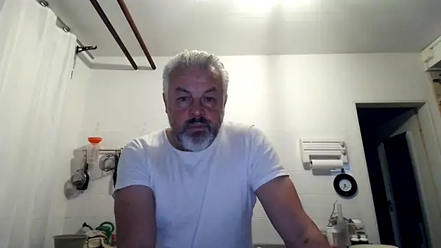 Snapshot of Berg_Boy chatting on November 7, 2025, 4:34 am Berg Boy online show from November 7, 2025, 4:34 am