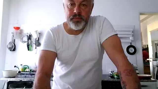 Snapshot of Berg_Boy chatting on November 8, 2025, 8:25 am Berg Boy online show from November 8, 2025, 8:25 am