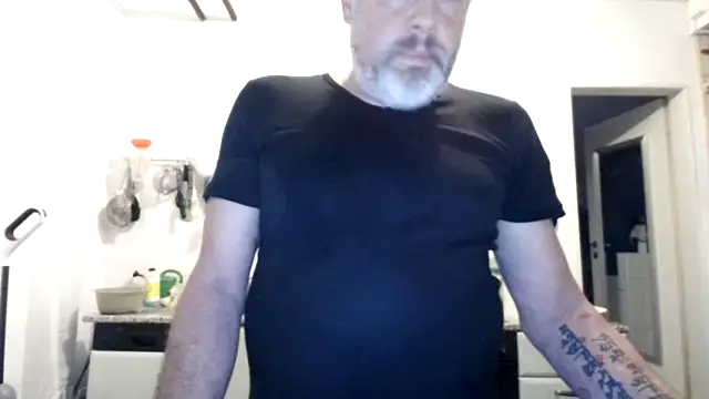 Snapshot of Berg_Boy chatting on November 18, 2025, 5:34 am Berg Boy online show from November 18, 2025, 5:34 am