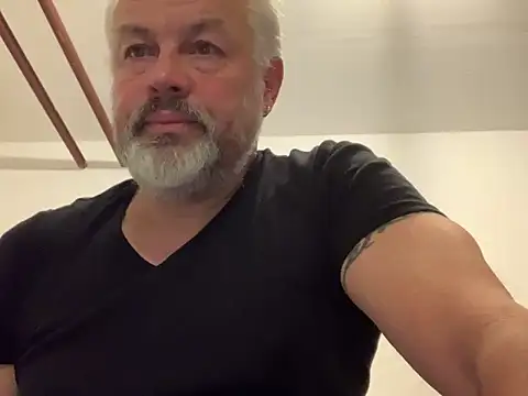 Snapshot of Berg_Boy chatting on November 20, 2025, 5:29 am Berg Boy online show from November 20, 2025, 5:29 am