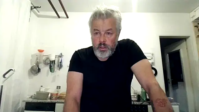 Snapshot of Berg_Boy chatting on December 1, 2025, 8:47 pm Berg Boy online show from December 1, 2025, 8:47 pm