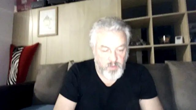 Snapshot of Berg_Boy chatting on December 16, 2025, 8:36 pm Berg Boy online show from December 16, 2025, 8:36 pm