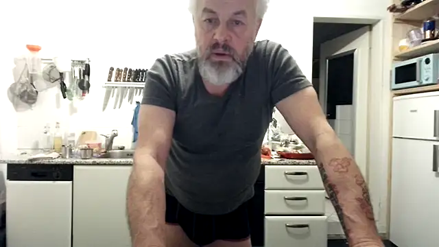 Snapshot of Berg_Boy chatting on January 13, 2026, 10:15 pm Berg Boy online show from January 13, 2026, 10:15 pm