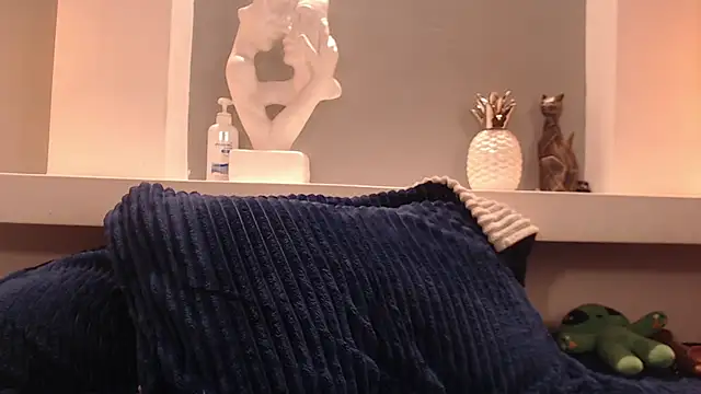 milu w4llace online show from November 15, 2025, 8:05 pm