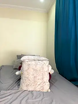 Ivelleee  online show from September 10, 2025, 11:05 pm