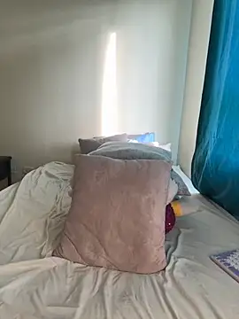 Ivelleee  online show from October 4, 2025, 9:35 pm