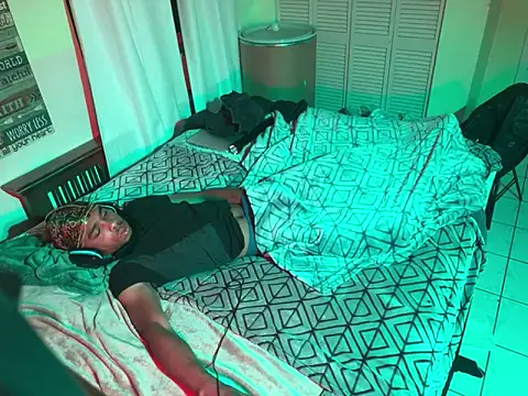 Snapshot of anthonyroth chatting on March 13, 2025, 9:21 am anthonyroth online show from March 13, 2025, 9:21 am