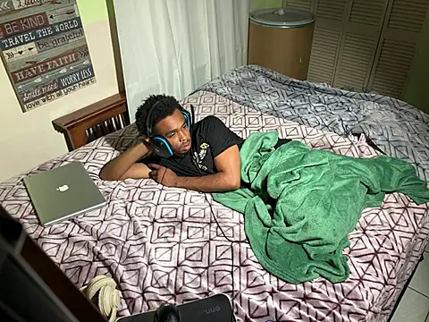 Snapshot of anthonyroth chatting on March 19, 2025, 5:52 am anthonyroth online show from March 19, 2025, 5:52 am