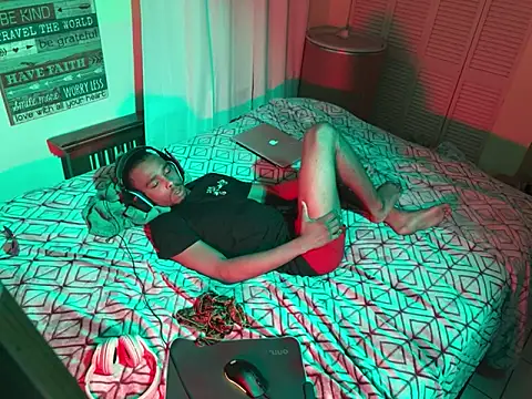 Snapshot of anthonyroth chatting on March 19, 2025, 11:47 pm anthonyroth online show from March 19, 2025, 11:47 pm