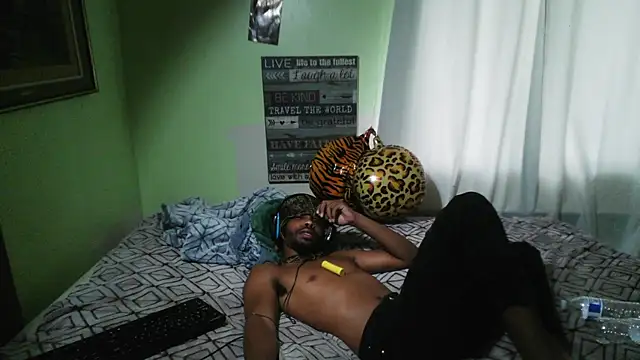 Snapshot of anthonyroth chatting on September 20, 2025, 8:54 pm anthonyroth online show from September 20, 2025, 8:54 pm