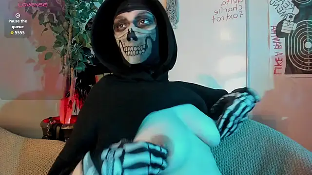 cos operator online show from November 7, 2025, 7:47 pm