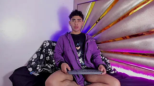 Snapshot of LucasCarterr_ chatting on March 17, 2025, 9:23 pm LucasCarterr online show from March 17, 2025, 9:23 pm