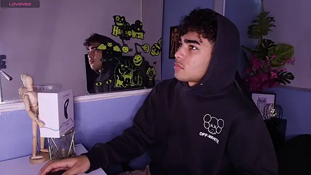 Snapshot of LucasCarterr_ chatting on September 30, 2025, 10:26 pm LucasCarterr online show from September 30, 2025, 10:26 pm