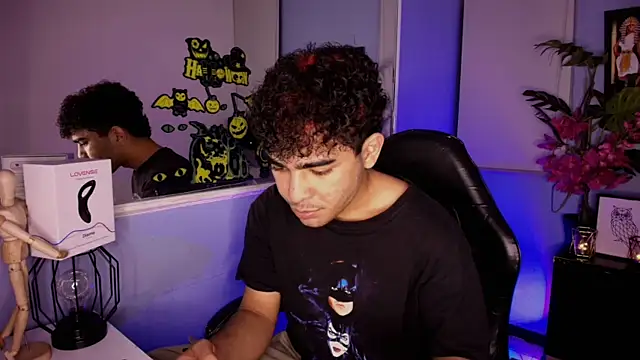 Snapshot of LucasCarterr_ chatting on October 17, 2025, 12:47 am LucasCarterr online show from October 17, 2025, 12:47 am