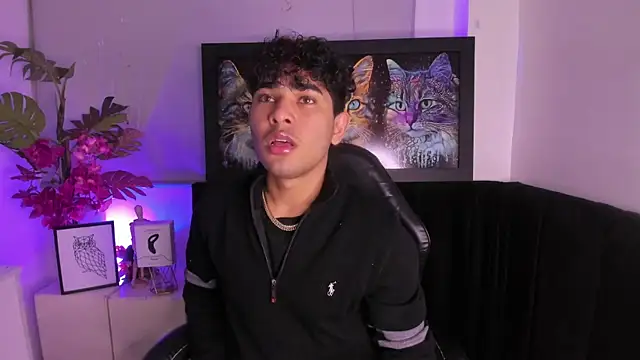 Snapshot of LucasCarterr_ chatting on October 24, 2025, 3:58 am LucasCarterr online show from October 24, 2025, 3:58 am