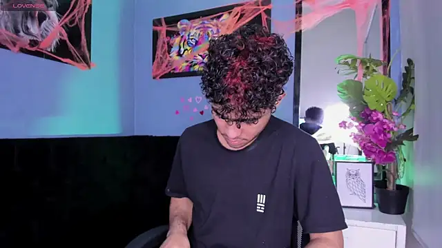 Snapshot of LucasCarterr_ chatting on October 28, 2025, 5:11 am LucasCarterr online show from October 28, 2025, 5:11 am