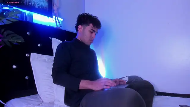 Snapshot of LucasCarterr_ chatting on November 9, 2025, 3:27 am LucasCarterr online show from November 9, 2025, 3:27 am