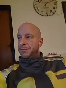 Snapshot of svenpfeifer chatting on February 2, 2026, 5:33 pm svenpfeifer online show from February 2, 2026, 5:33 pm