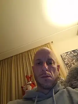 Snapshot of svenpfeifer chatting on February 3, 2026, 2:53 am svenpfeifer online show from February 3, 2026, 2:53 am