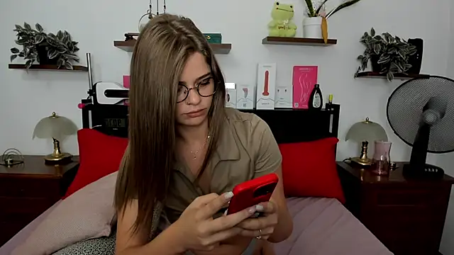 HaleyReedme online show from July 17, 2026, 7:15 am