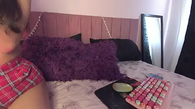 kitty-kryss online show from February 2, 2026, 2:38 pm