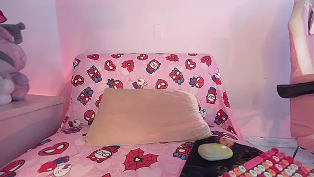 kitty-kryss online show from April 22, 2026, 5:03 pm