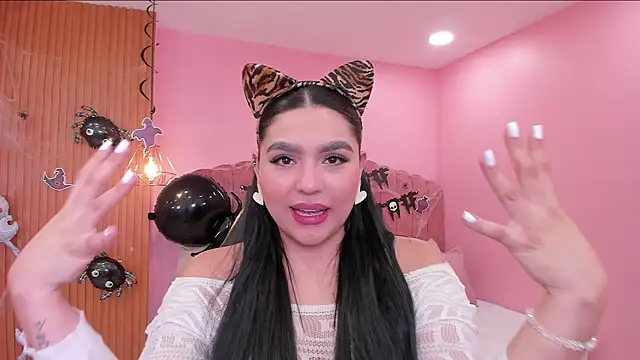 eva sainnt online show from October 5, 2025, 3:54 pm