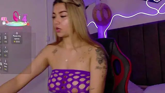 natasha  black online show from September 29, 2025, 7:40 pm